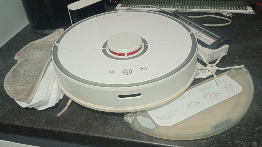 Продам робот пилосос Xiaomi Roborock S5