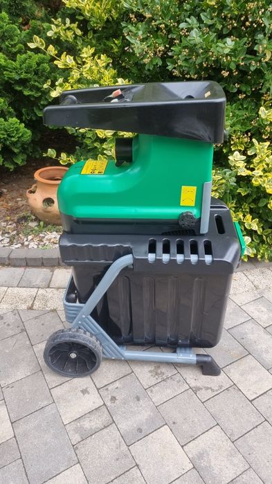 Rozdrabniacz do gałęzi frezowy Top Craft   z koszem 2800 Watt rębak