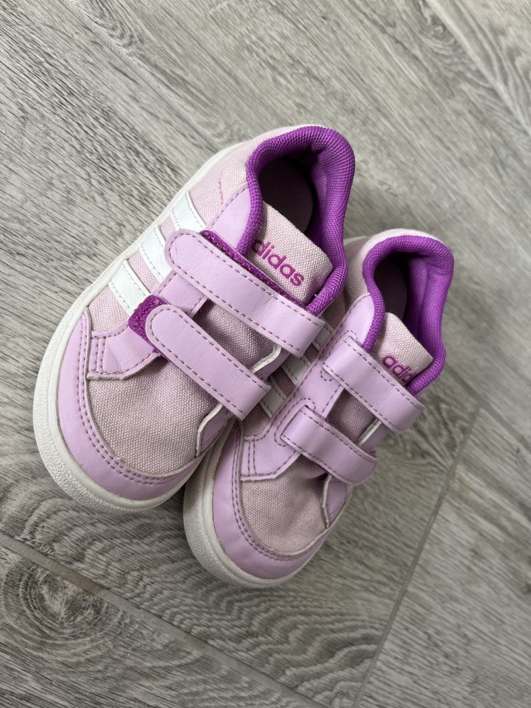 Fioletowe buty adidas dla dziewczynki, rozmiar 25 , wkladka 15 cm