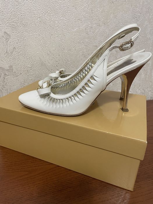 Босоніжки, ефектні і ексклюзивні,ESSERE, Італія, р.38