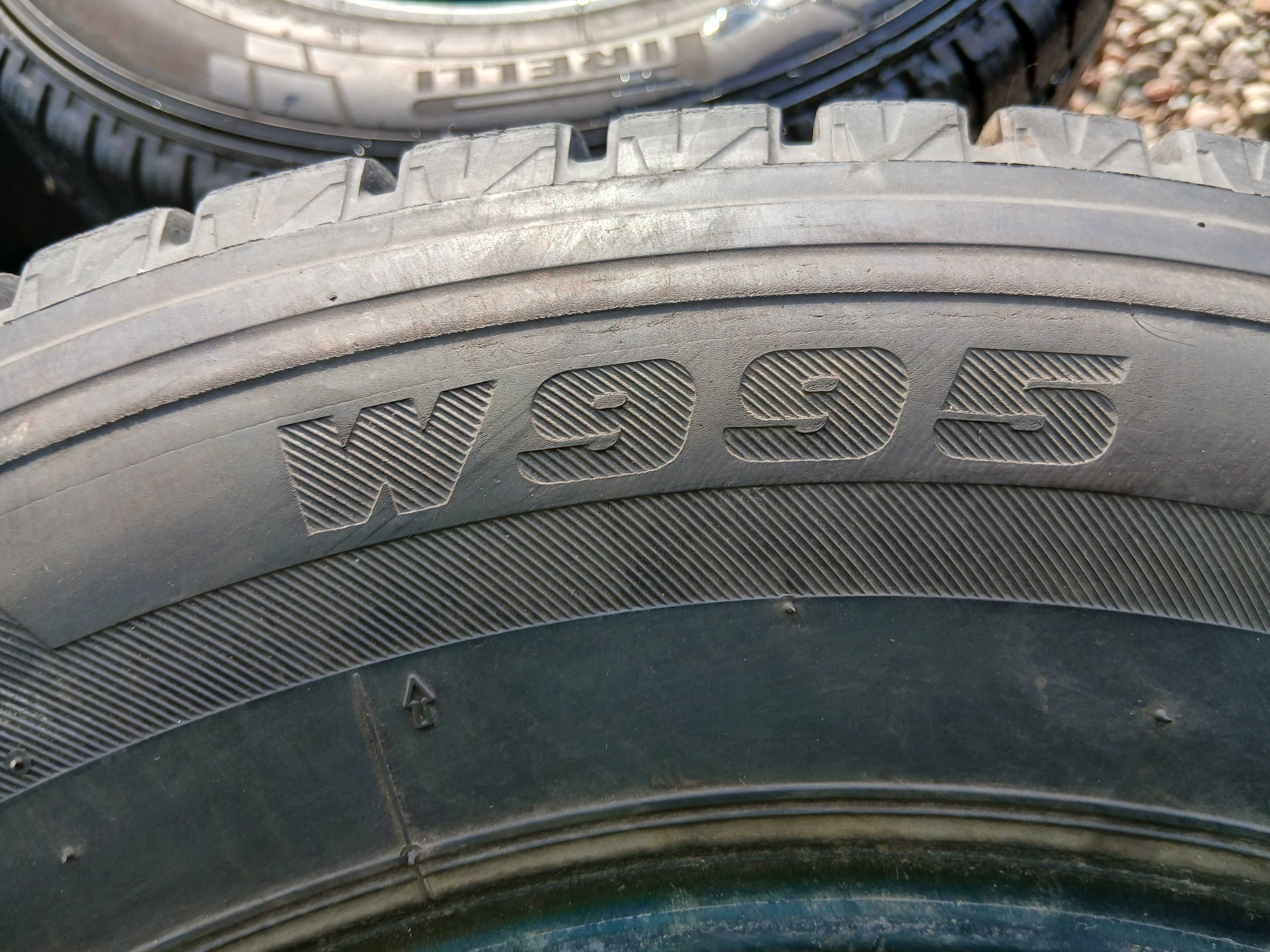 Opona używana 215/65R16C Bridgestone Blizzak W995 1szt.
