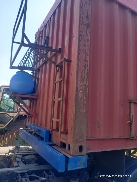 Контейнеровоз напівпричіп