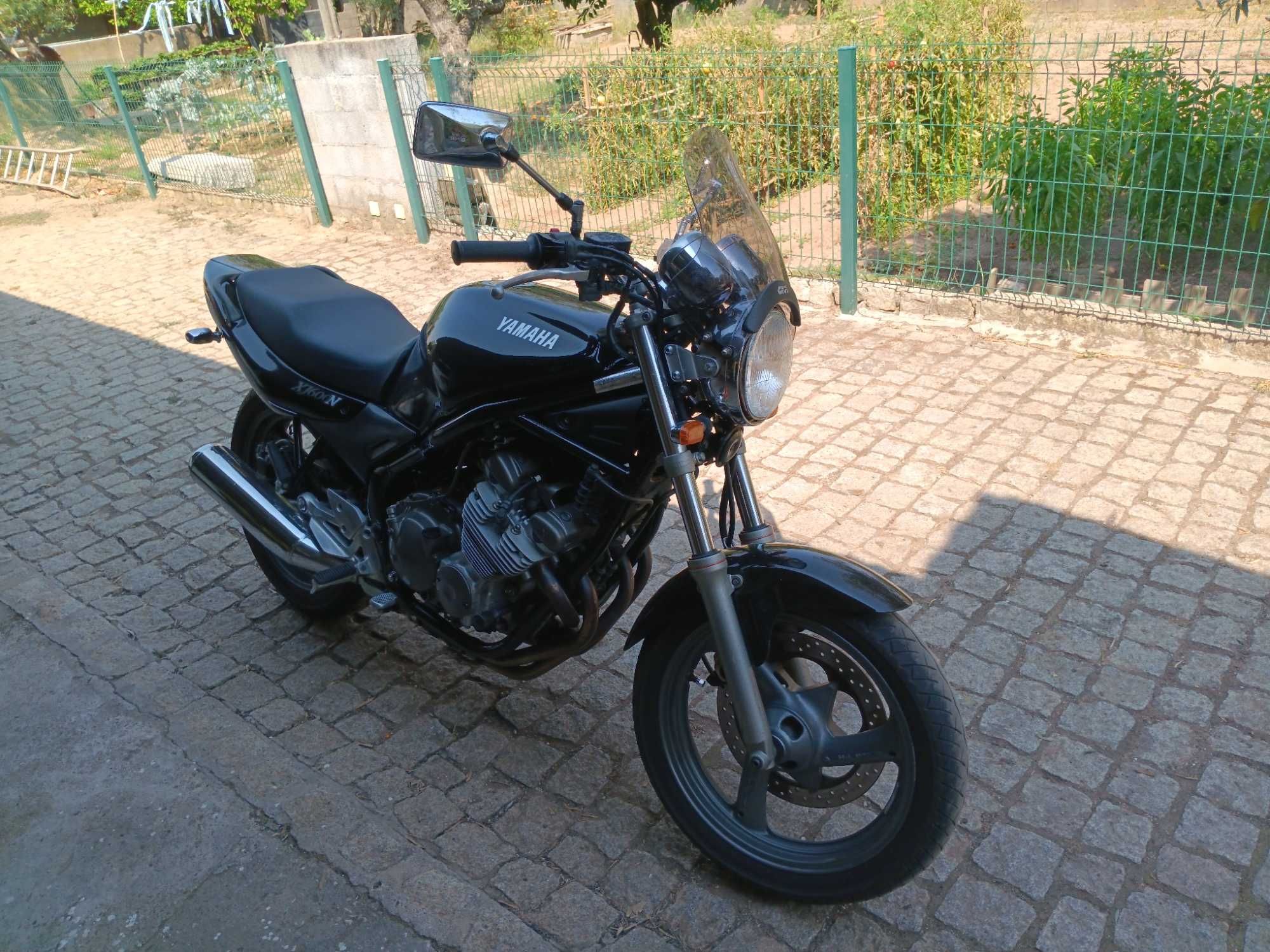 Moto Yamaha XJ600N