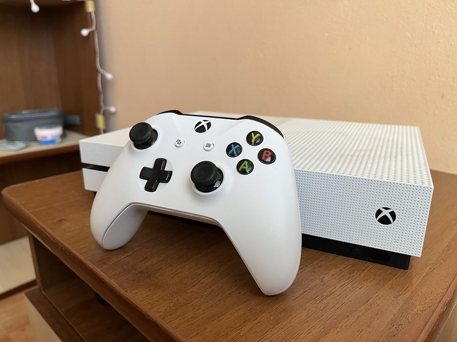 Продам свій Xbox one 1tb в гарному стані