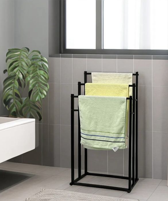 Металева підлогова вішалка для рушників і халатів