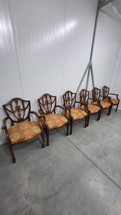 Набір вінтажних різьблених стільців з підлокітниками