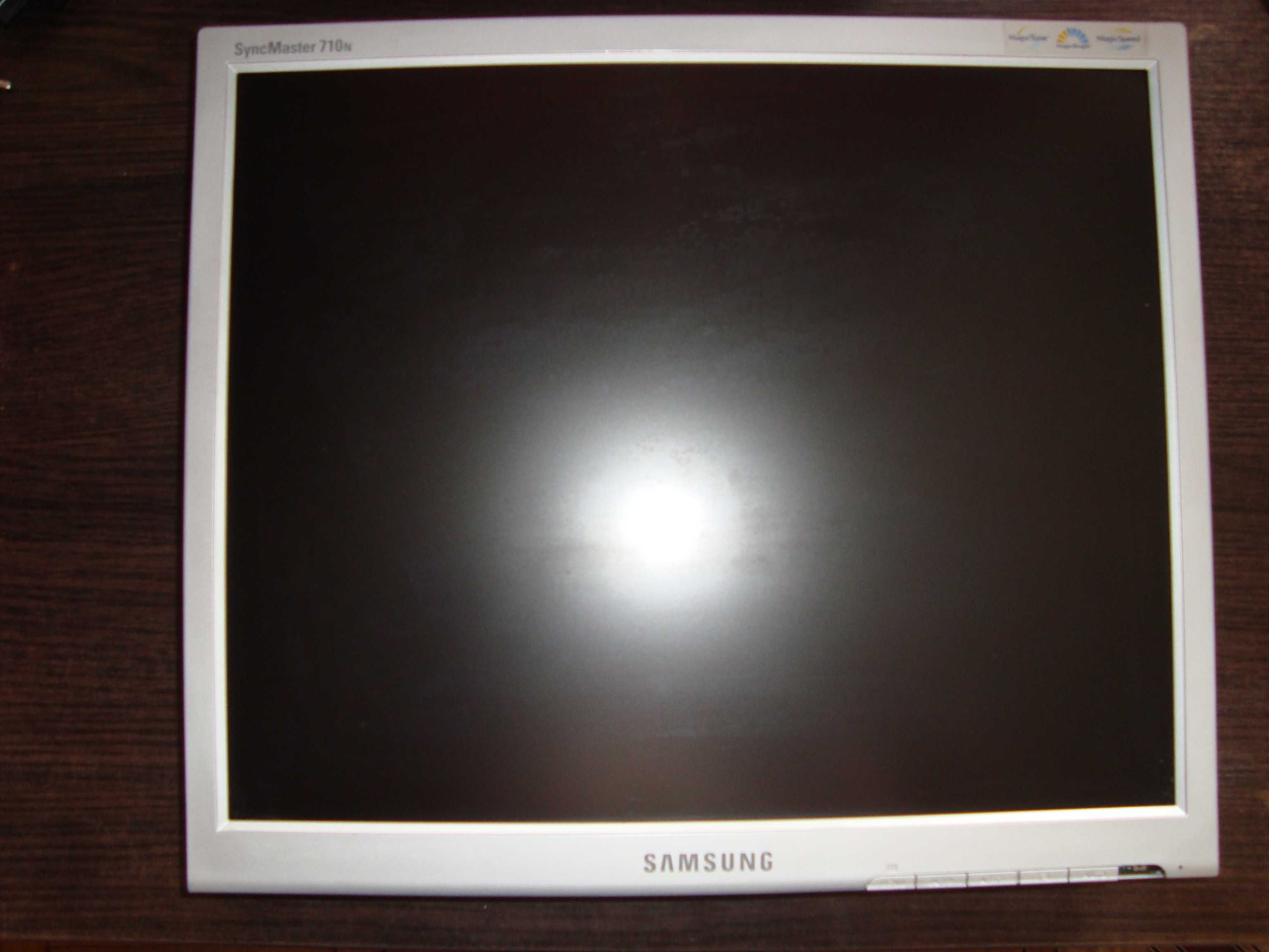 Монитор  17" Samsung SyncMaster 710N, не рабочий.