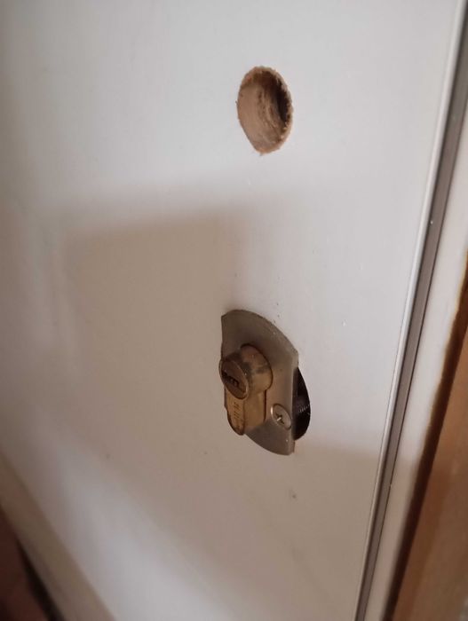 Vendo uma porta blindada de alta qualidade, marca Profilplast