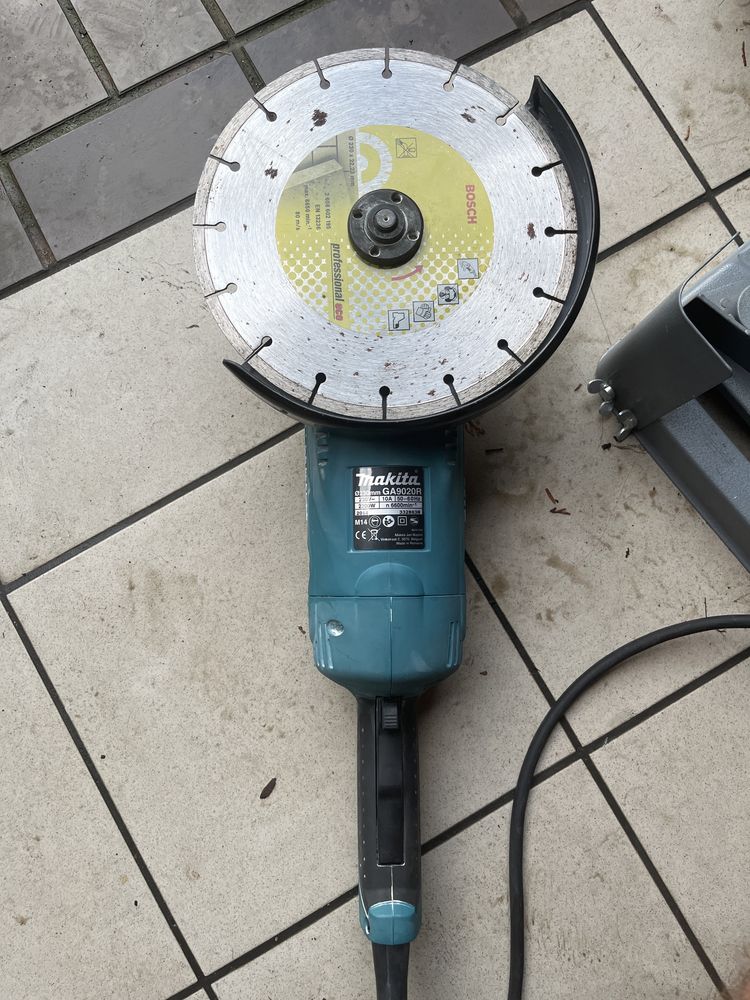 Szlifierka kątowa Makita GA9020R