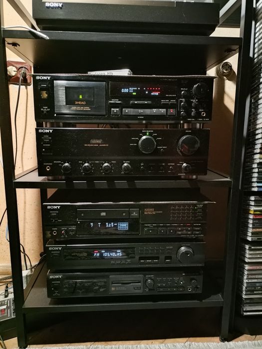 Музична стійка Sony плюс акустика Infinity