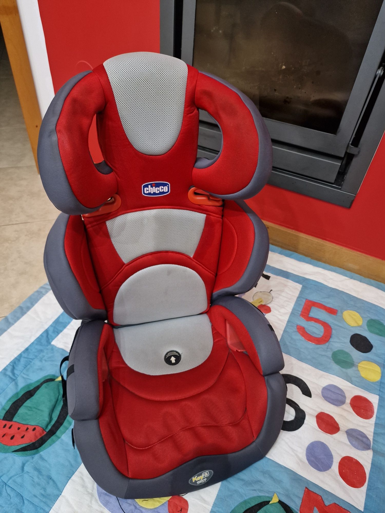 Cadeira auto bebé Chicco completamente nova, usada apenas 1x