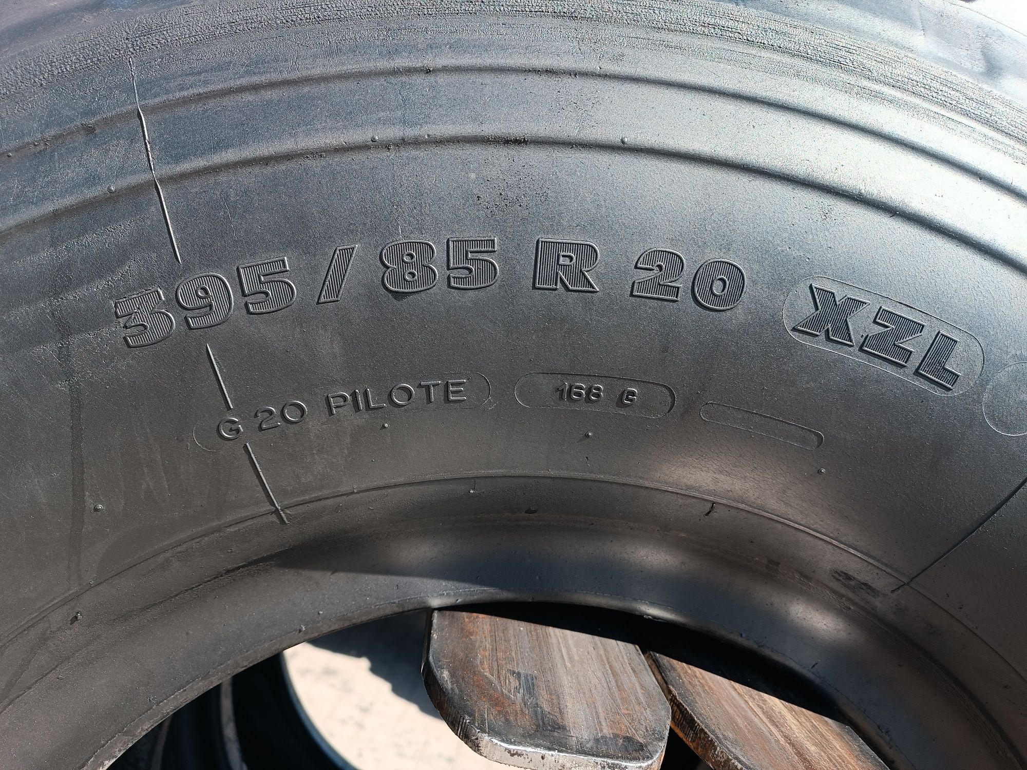 395/85R20 MICHELIN X XZL Radial Regroovable