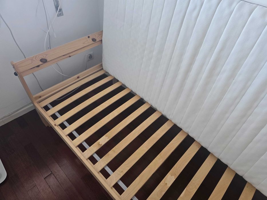 Cama IKEA NEIDEN 80x200 com estrado LURÖY e colchão MALFORS