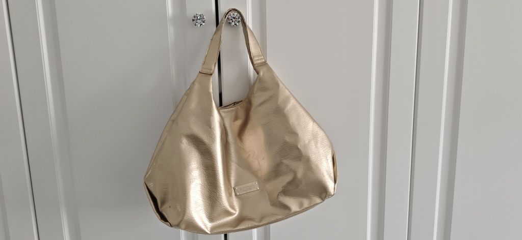 Złota torebka Monnari – shopper, elegancka, pojemna, stan bardzo dobry