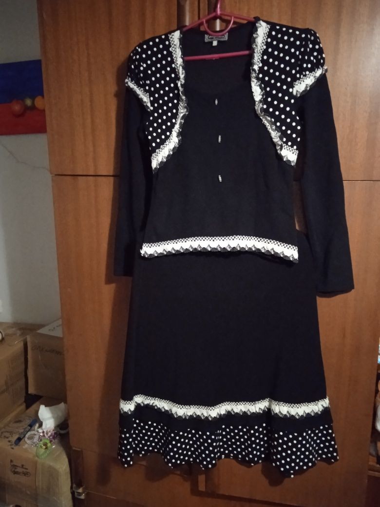Трикотажный костюм (кофта и юбка), р. 48, черный с кружевом