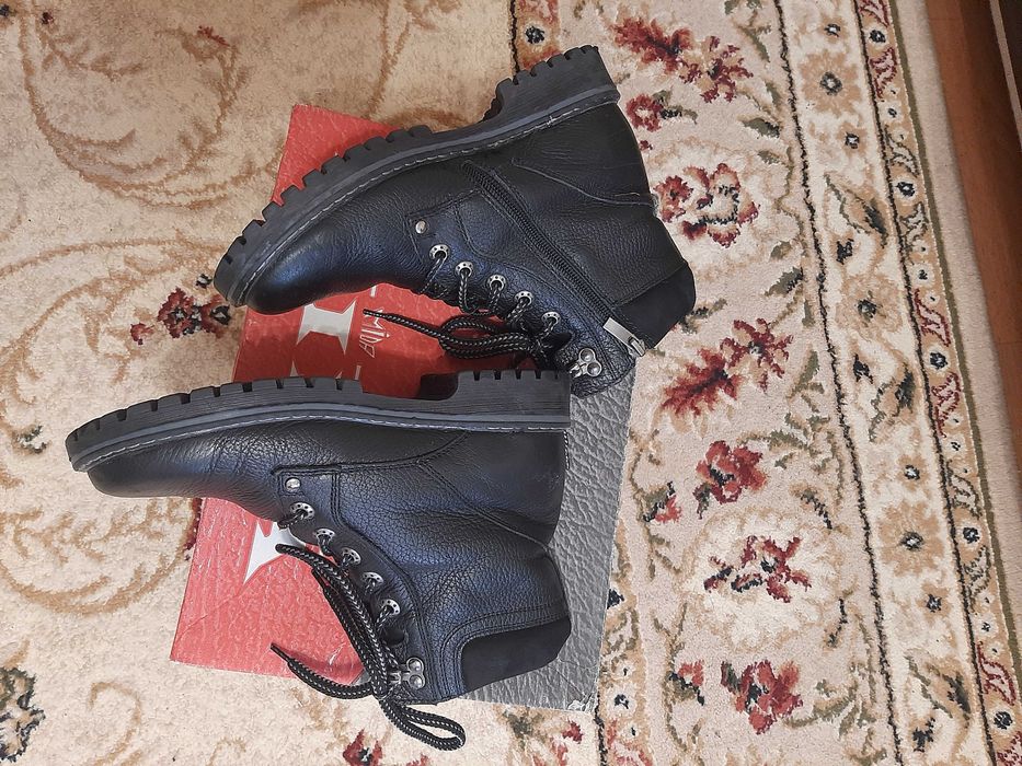 Зимове взуття хлопчик 37р