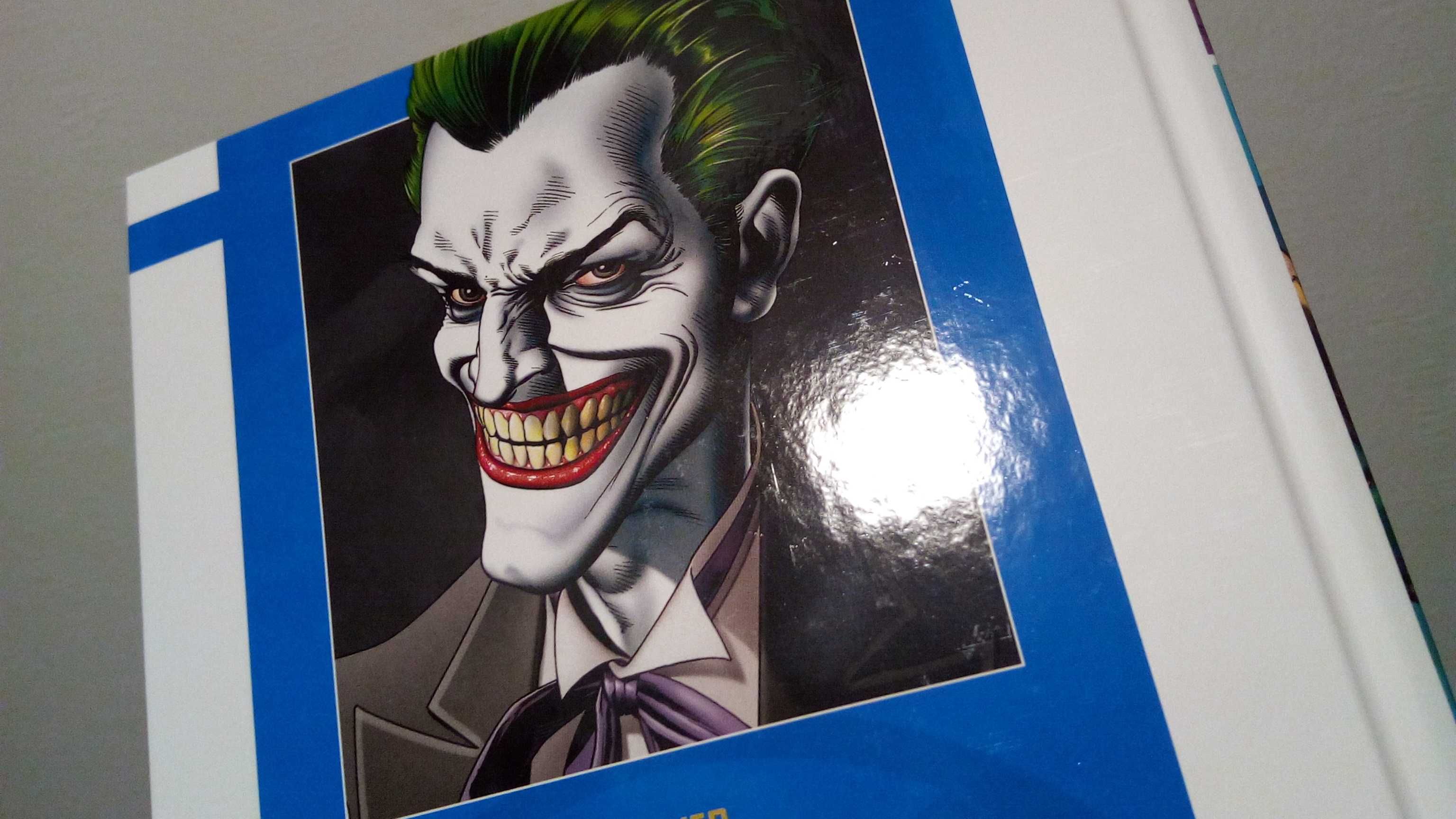 Zestaw 4 komiksów - Bohaterowie i Złoczyńcy - outlet (Joker, Flash)
