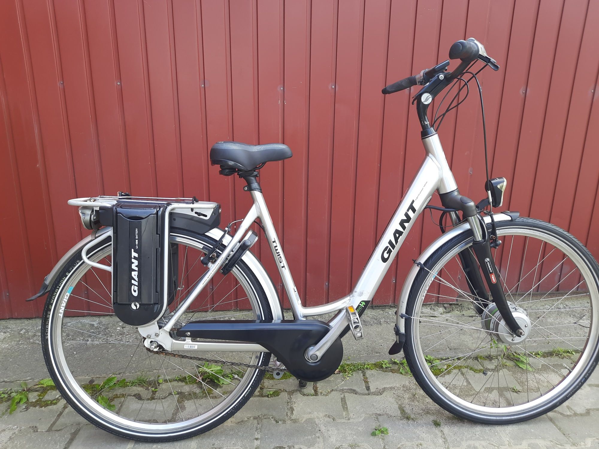 Rower elektryczny Giant Twist roz. L bateria Li-ion ładowarka
