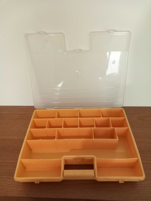 Caixa de plástico para arrumação