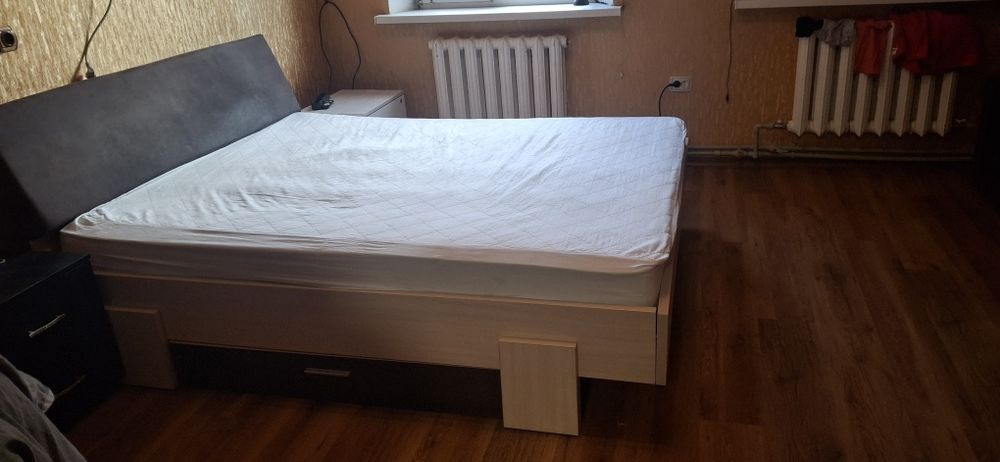 Двоспальне ліжко