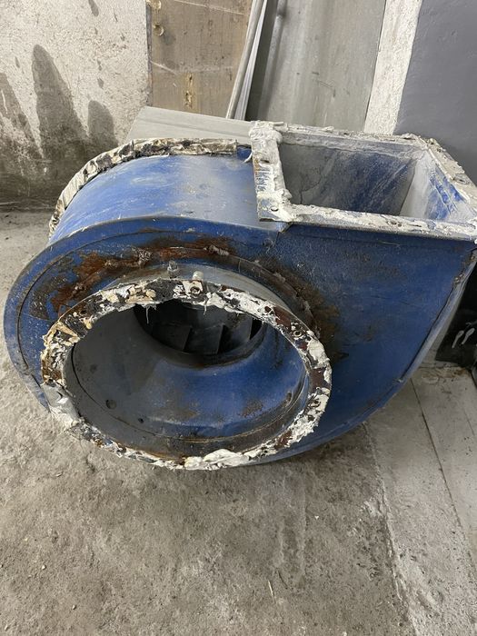 Витяжка улітка в робочому стані