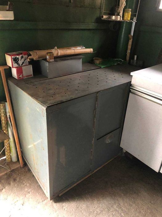 Металевий ящик для зберігання