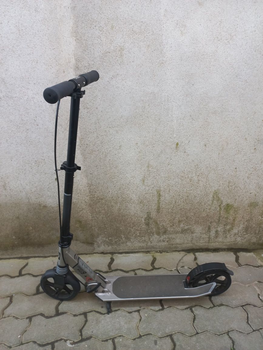 Skate e trotinete em excelente estado