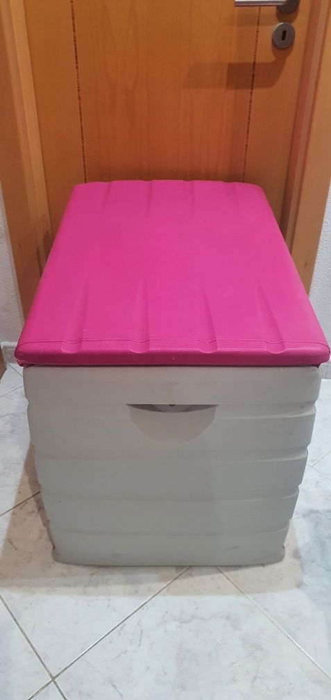 Arca multiusos em bom estado