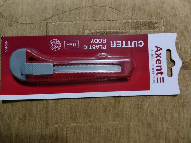 Нові ножі канцелярські Axent 18 mm
