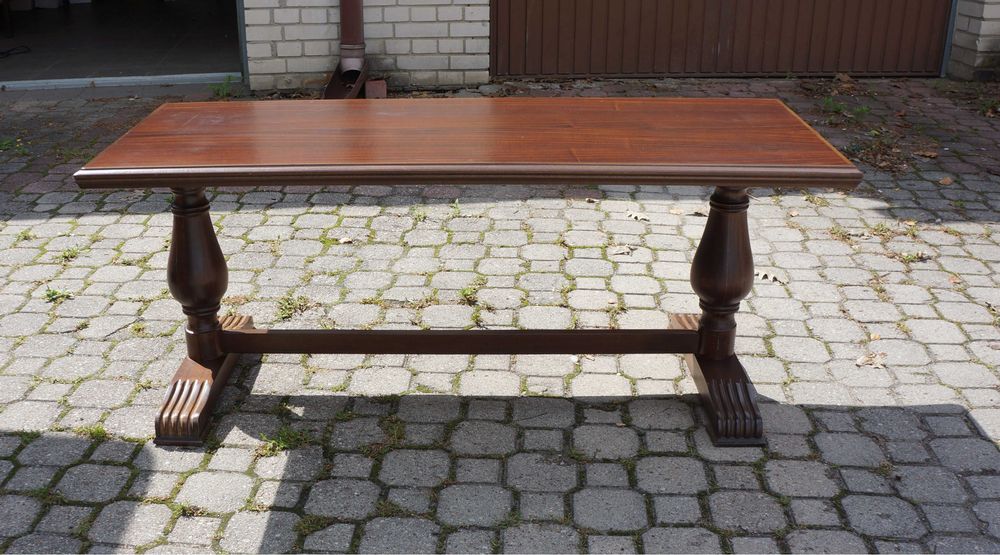 Stół - ława z lat 80 XX wieku.