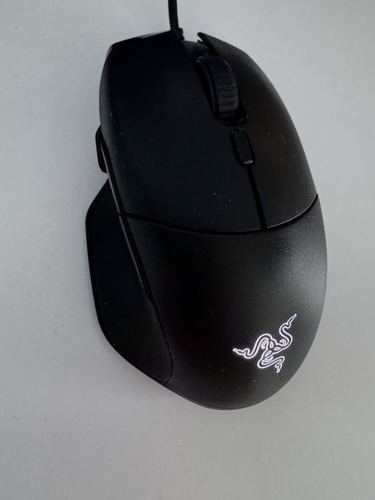 Миша razer basilisk essential