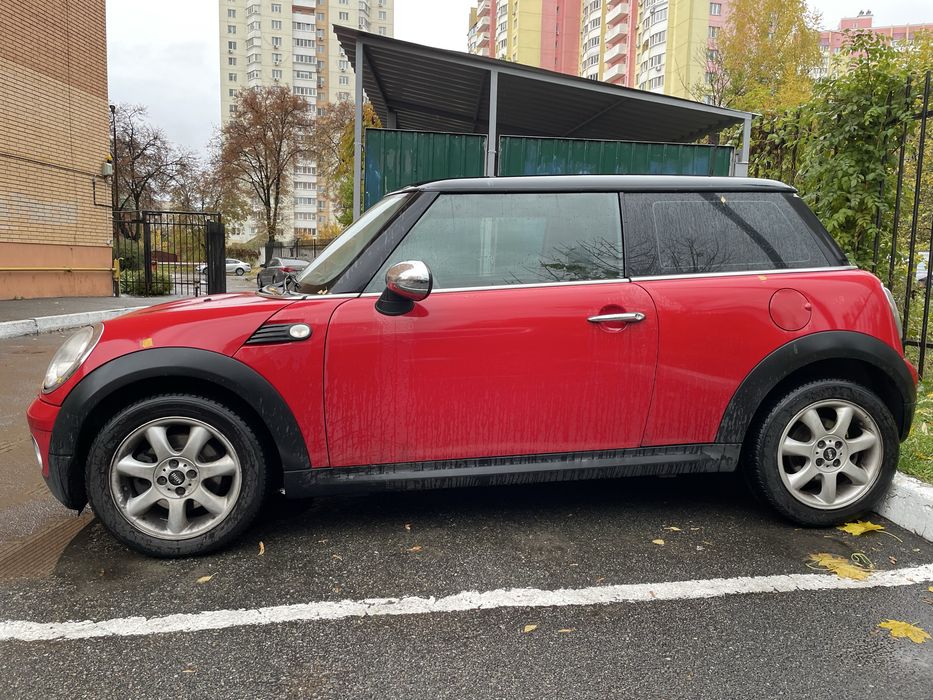 Продаеться міні купер на повному ходу !