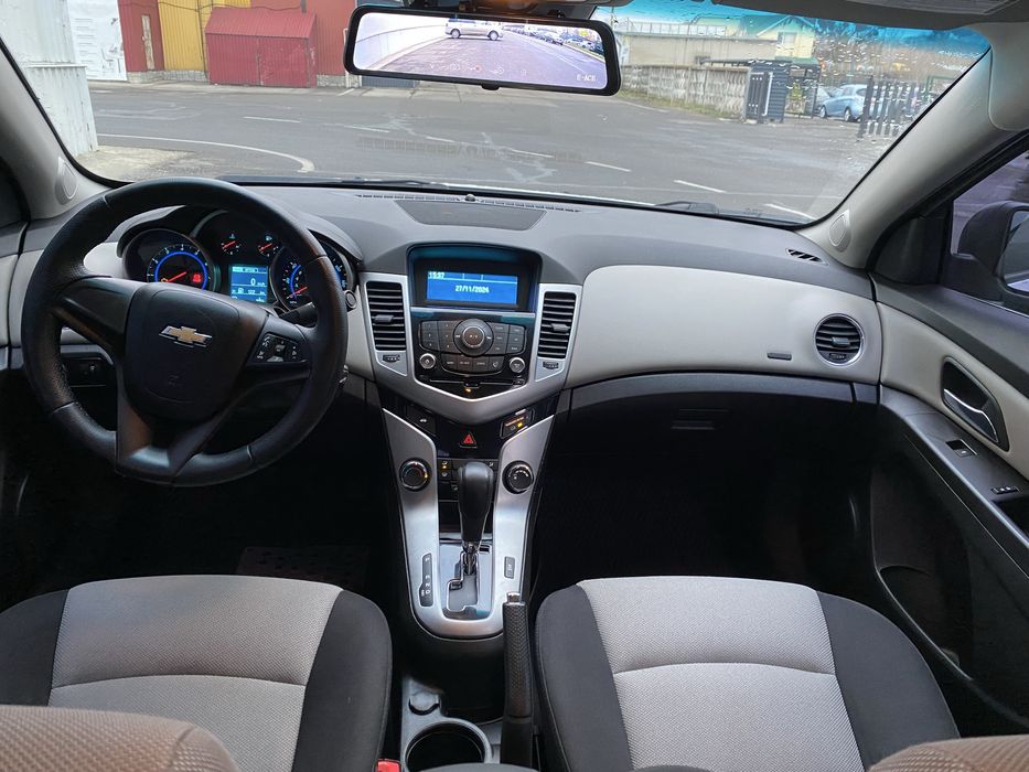 Chevrolet Cruze 2015 1.8 бензин автомат