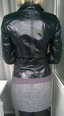 Продается новая кожаная черная лакированная куртка-пиджак