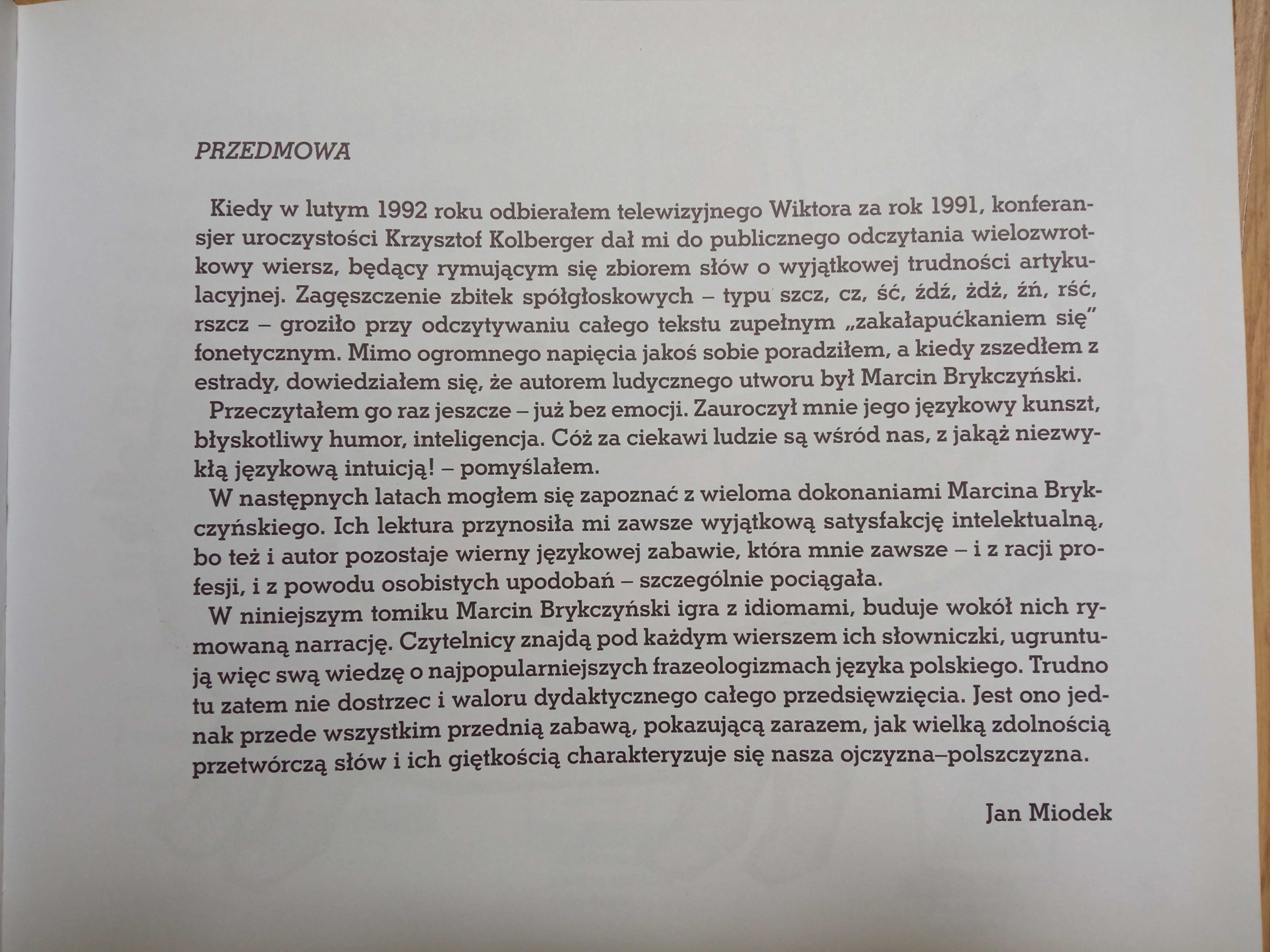 Ni pies, ni wydra czyli o wyrażeniach, które pokazują język.