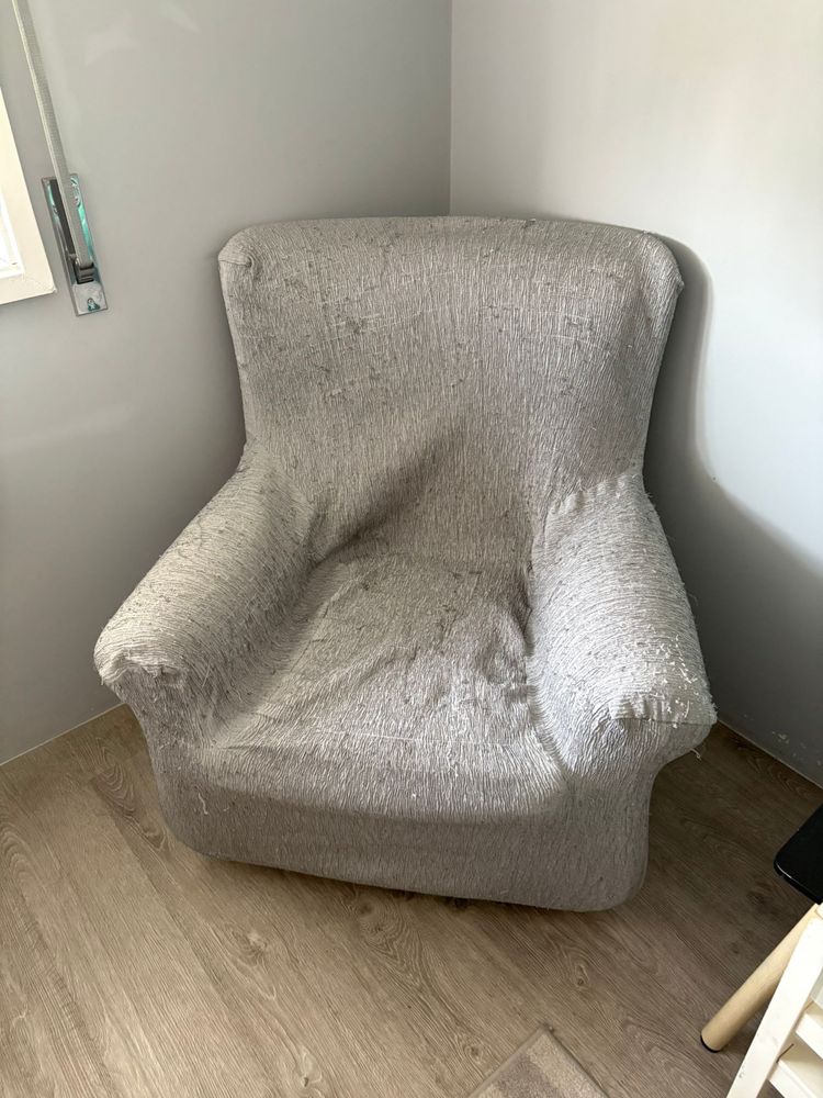 Poltrona bege e branco