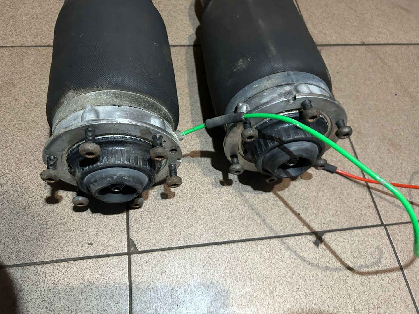 Amortyzator Pneumatyczny przód Audi A6 C5 Allroad Komplet
