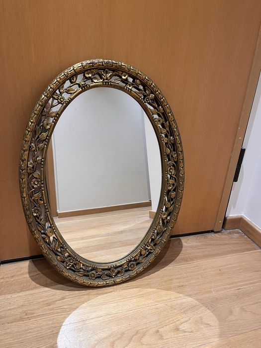 Espelho em talha dourada