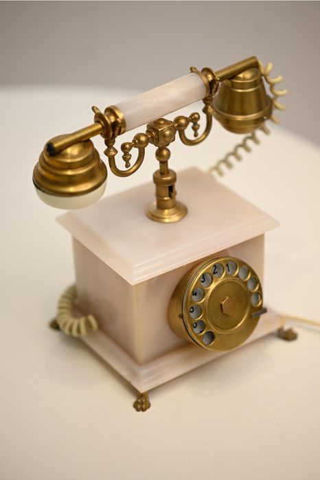 Продам вінтажний телефон ( З МРАМОРУ )у ретро-стилі