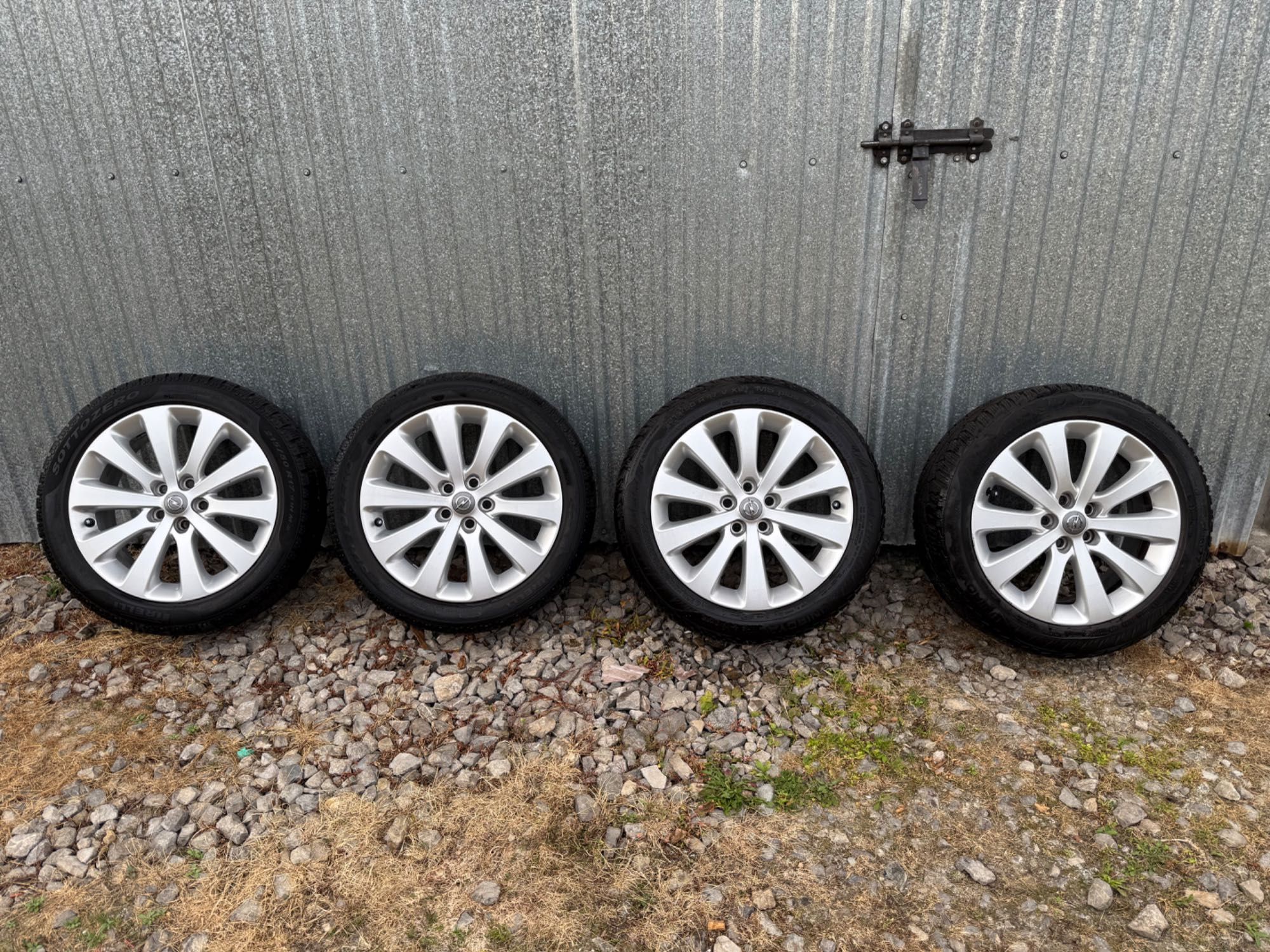 Alufelgi 5x105,17 Astra J, Mokka z oponkami zimowymi