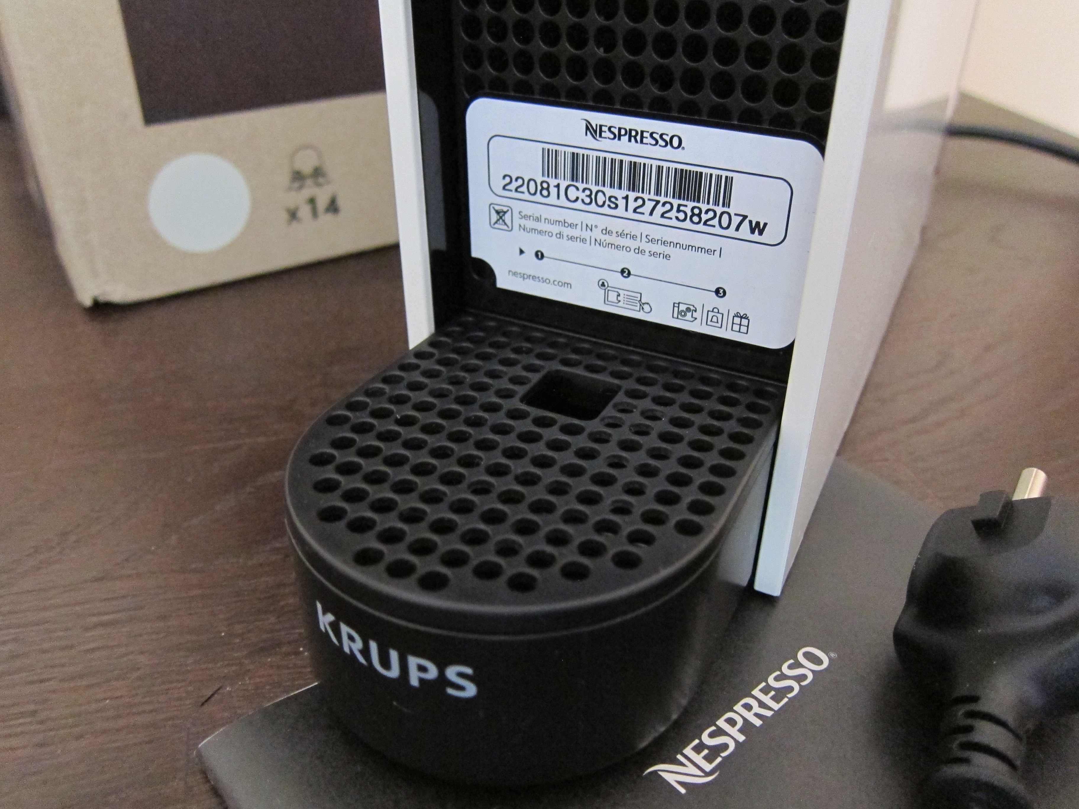Капсульна кавоварка Krups Nespresso Essenza Mini XN1101 (нова)