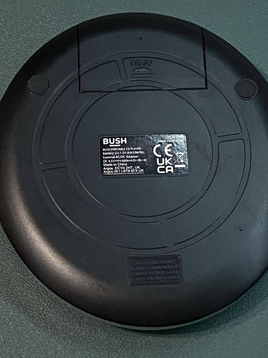 CD-плеєр Bush (Discman) працює