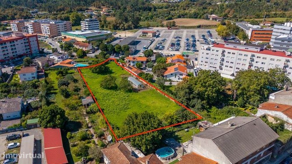 Terreno Construtivo com Elevado Potencial em Vila Verde: