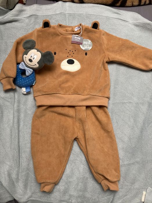 Nowy polarowy zestaw w rozmiarze 74