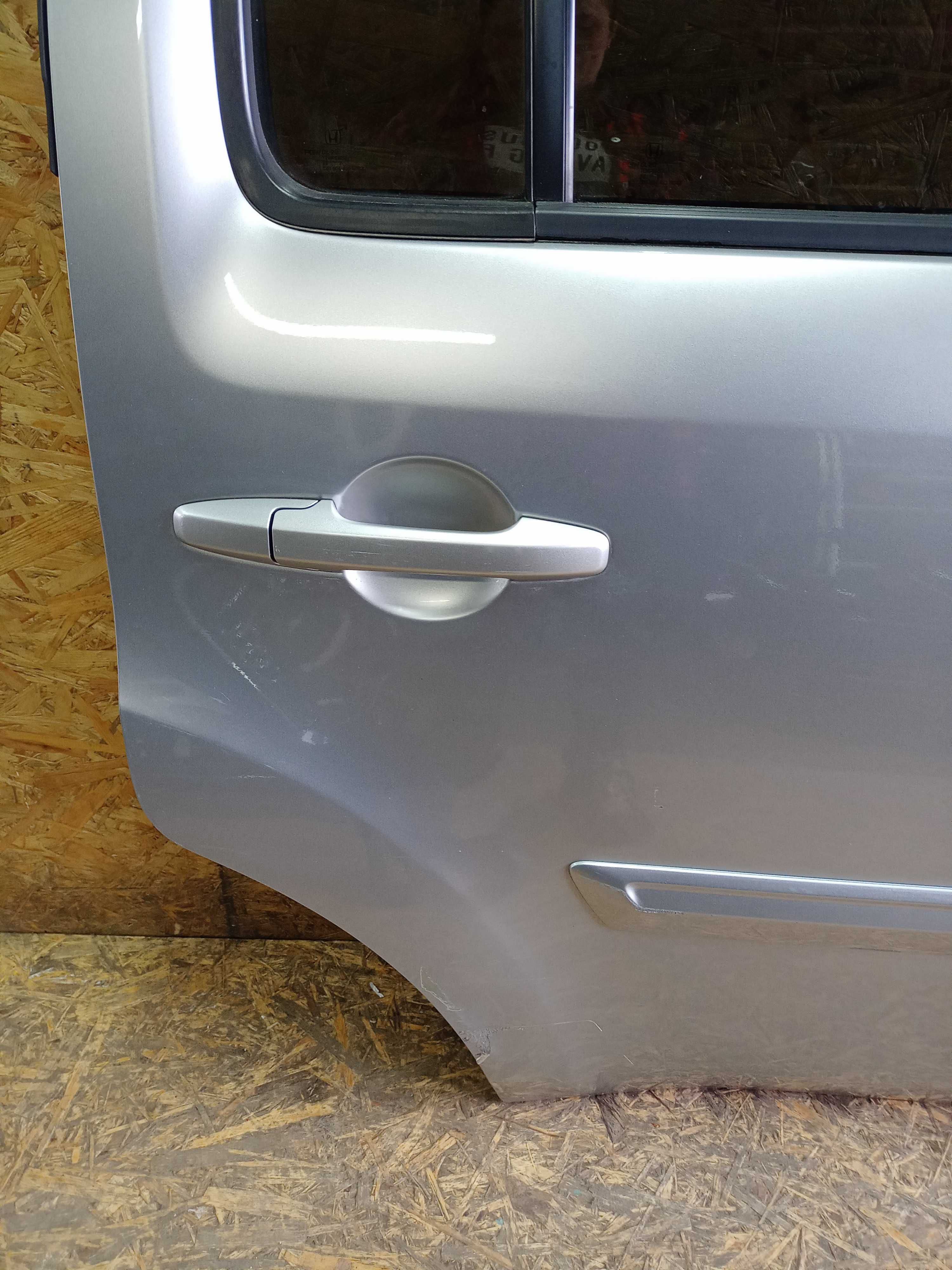 Honda Pilot 2 II drzwi prawe prawy tył kolor NH700M srebrne 08-15