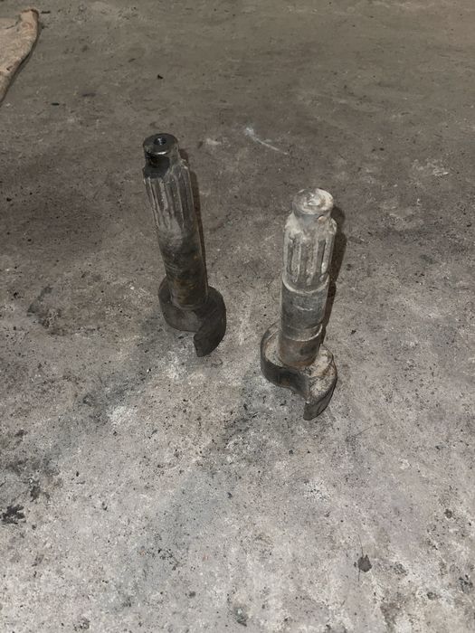 Кулак розстикний КамАЗ, КраЗ (Також Полуось і Розгортка по одній є)