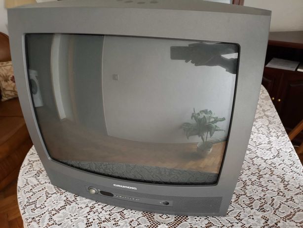 Televisão a cores Grundig T51-830