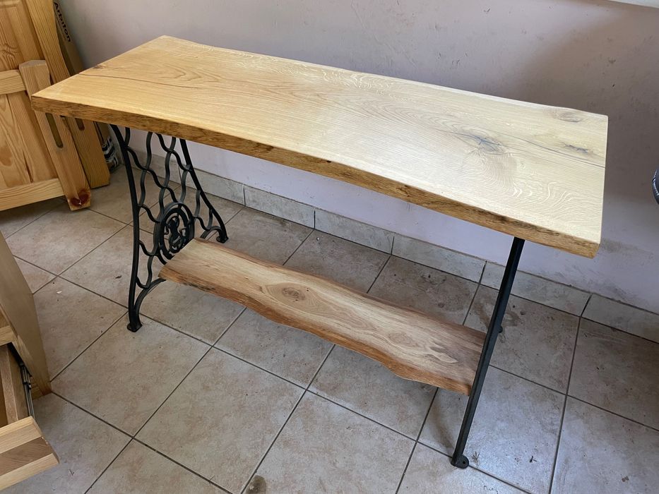 Nowoczesny stolik z blatem dębowym  w stylu loft