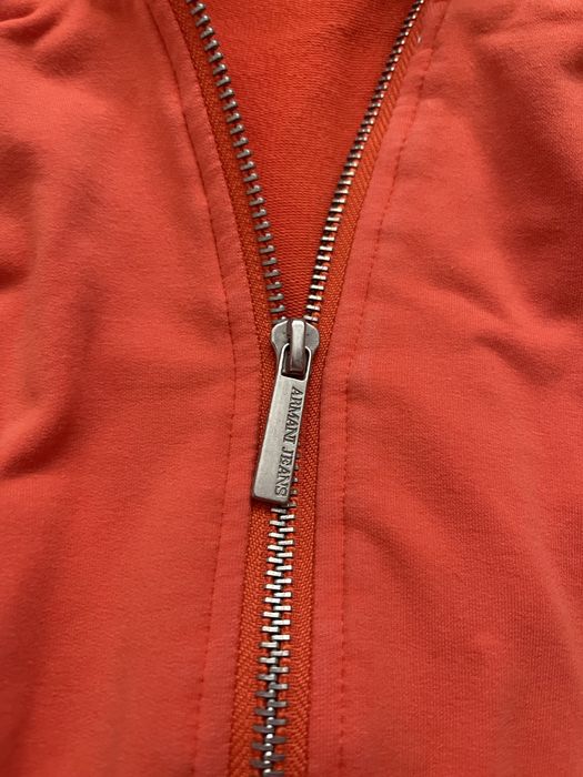 Продам яркий костюм Armani! Оригинал! Недорого!