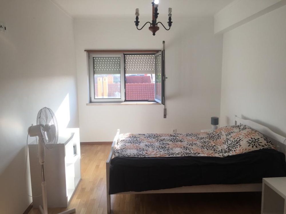 Arrendo suite+ 2 quartos mensal, ou apto T3 inteiro